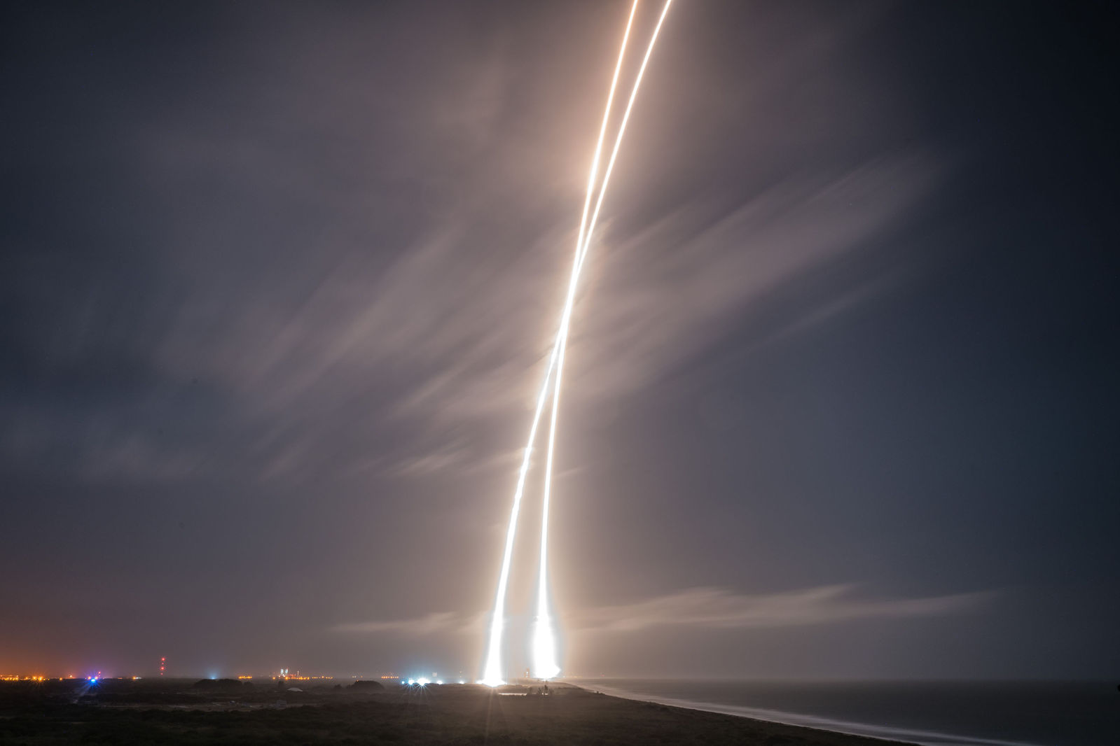 Key PointsThe planned SpaceX initial public offering (IPO) will attract investor attention to other space stocks.It will also put SpaceX in a position to easily beat similar stocks.Investors may respond to the IPO by selling other space stocks and buying SpaceX instead.10 stocks we like better than ...