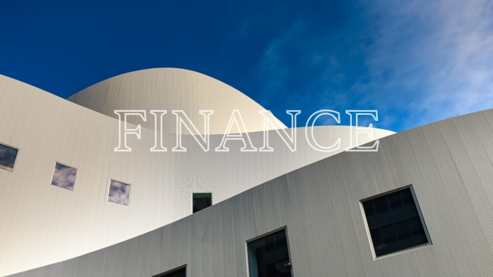 金吾財訊 | 據新華社信息，摩根大通研究所19日發佈報告說，美國中型企業受到關稅嚴重衝擊，自2025年初以來其月度關稅支出已增至原來的三倍。報告顯示，美國中型企業月度關稅支出從2025年4月開始急劇增加，8月達到4月之前水平的三倍左右，隨後在高位盤整。報告說，總體而言，在美國所有中型企業的國際對外支出中，關稅支出佔比約爲10%；而對其中繳納關稅的美國中型企業來說，關稅支出佔其國際對外支出的比例則上升至約15%。報告結論援引今年最新研究指出，美國企業和消費者承擔了96%的關稅成本。另有研究同時顯示，截至去年10月，43%的關稅成本已轉嫁至消費者價格，這意味着大部分成本由企業承擔。從長遠來看，這種情況難以持續。