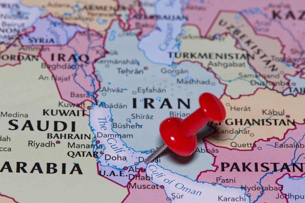 TradingKey - 美東時間 4 月 7 日，川普宣布停戰，將暫停對伊朗的轟炸和襲擊行動兩周，並重開荷莫茲海峽。受此影響，WTI 原油一度暴跌逾 19%，創下近六年來的最大單日跌幅，徘徊在每桶 95 美元左右。布蘭特原油下跌 13%，跌破 100 美元關口。然而，油市似乎仍不容樂觀。美國能源資訊局（EIA）週二表示，即便荷莫茲海峽重新開放，燃油價格未來數月仍可能持續上漲。據彭博報導，目前有超