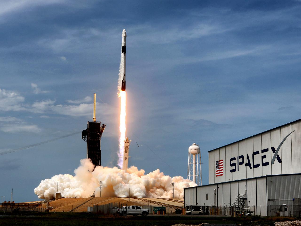 TradingKey - Kể từ khi công ty hàng không vũ trụ SpaceX của Elon Musk nộp đơn đăng ký vào ngày 20/5, thị trường đã rất kỳ vọng vào một thương vụ có thể là đợt IPO lớn nhất trong lịch sử, với việc các 