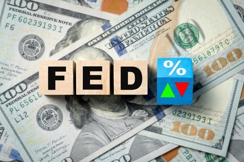 TradingKey – Da sich die US-Daten zu Inflation, Beschäftigung und Konsumausgaben weiter abkühlen, lassen die Markterwartungen für eine Zinserhöhung der Fed im September rasch nach. Derzeit ist die Wah